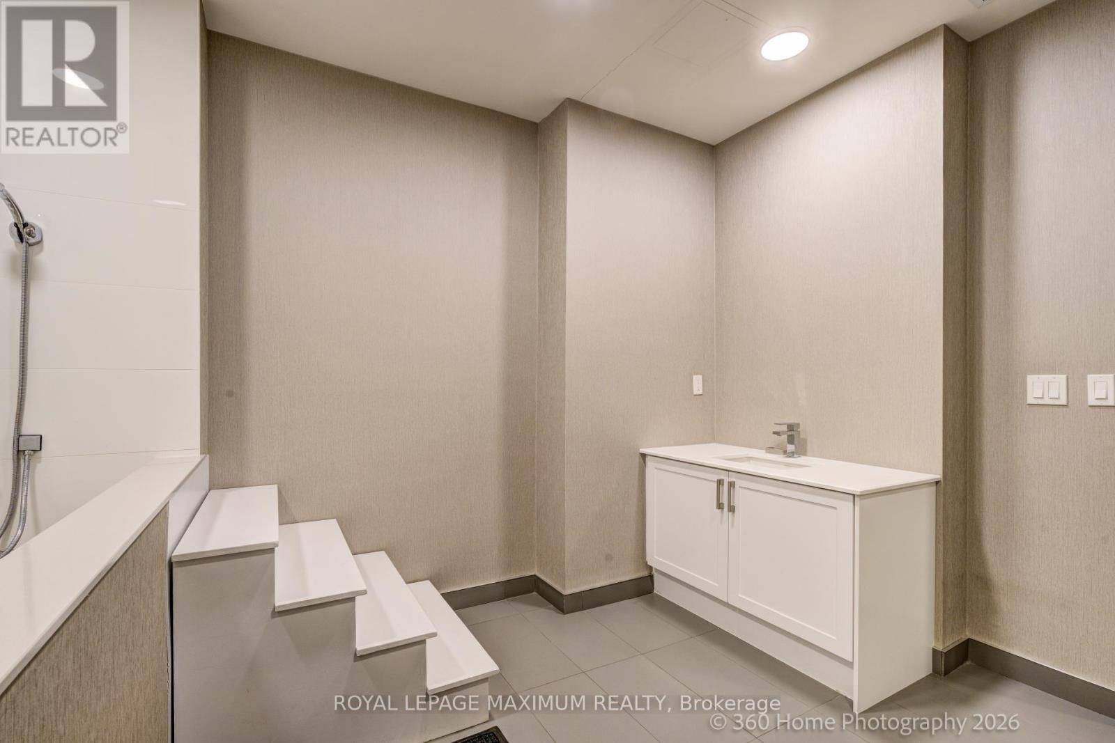 #408 50 ANN STREET - 43
