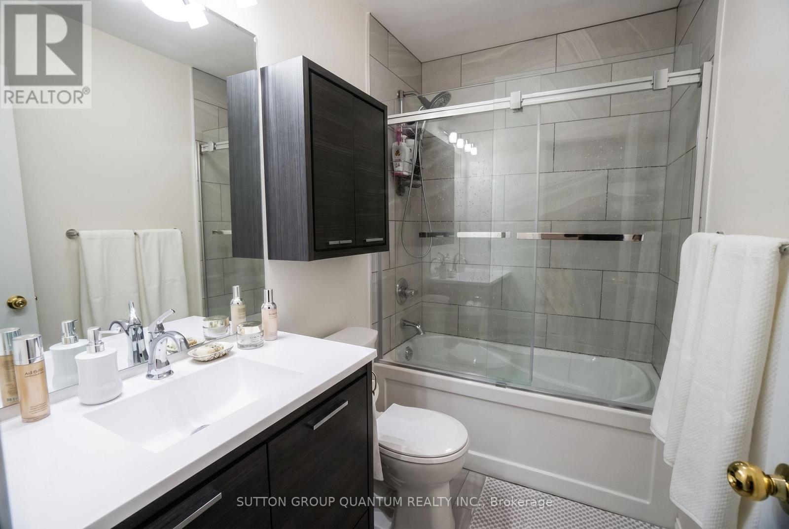 #26 5525 PALMERSTON CRESCENT - 21
