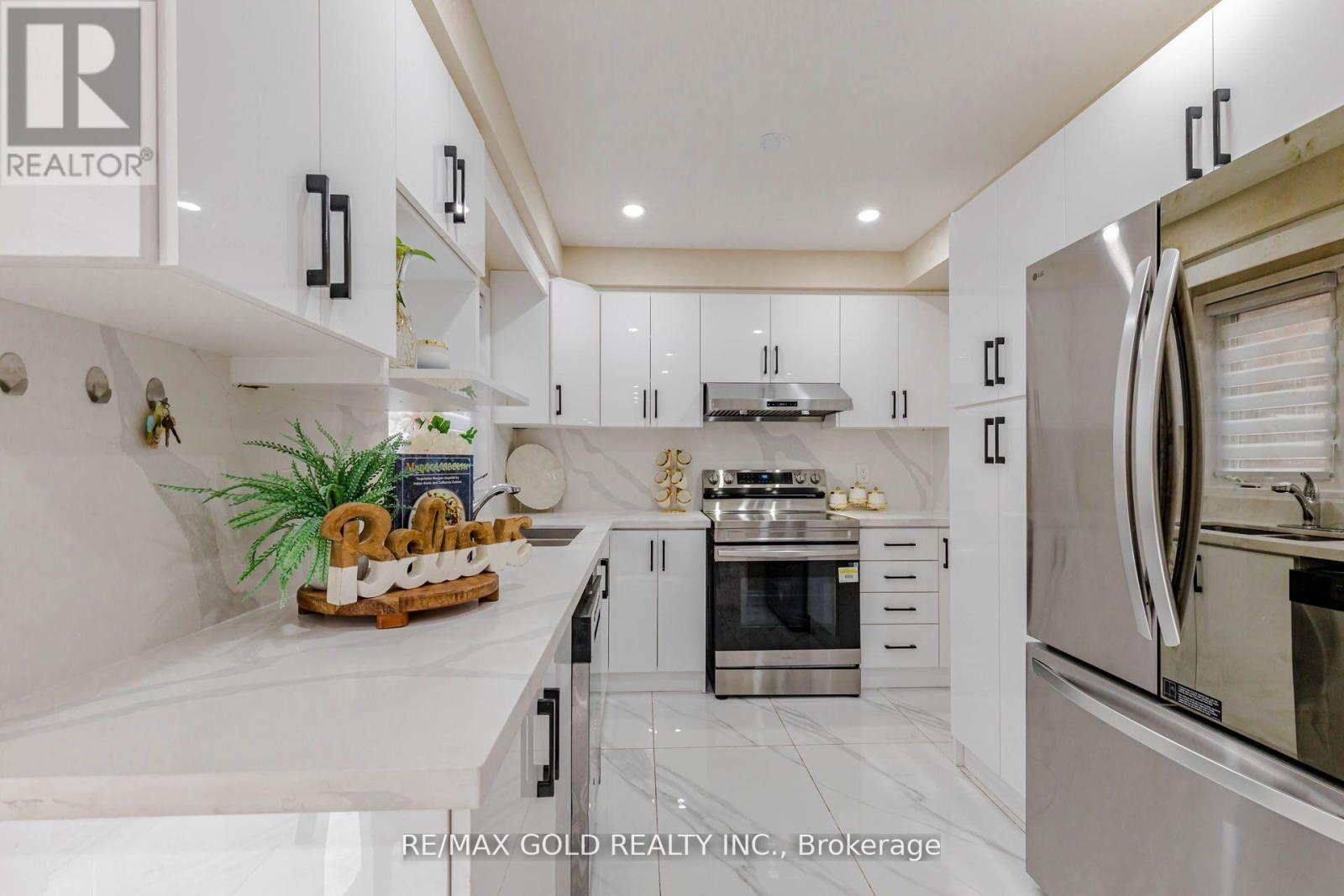 23 WILD INDIGO CRESCENT - 18