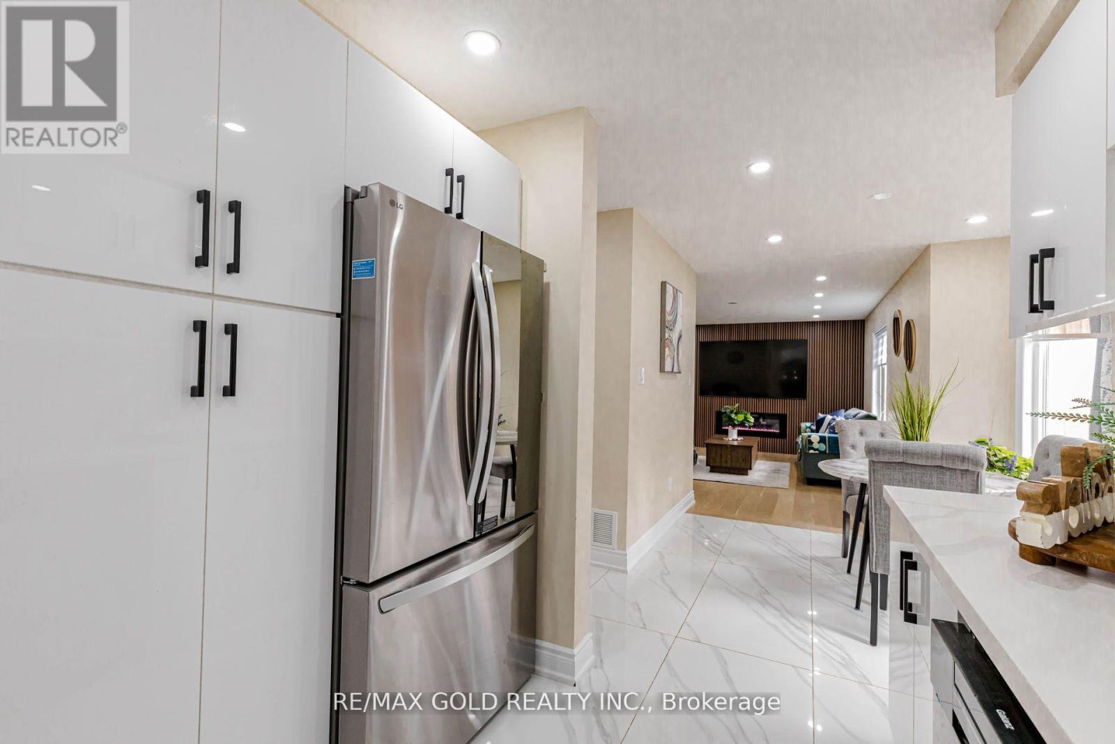 23 WILD INDIGO CRESCENT - 22
