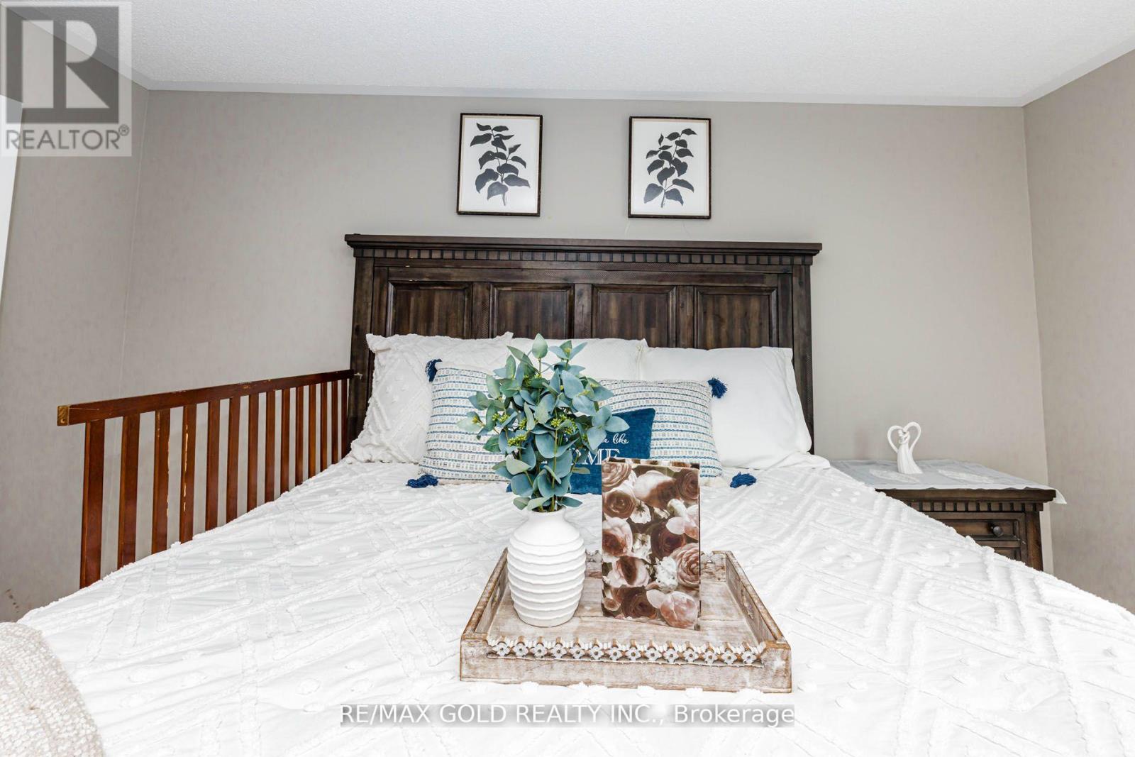 23 WILD INDIGO CRESCENT - 32