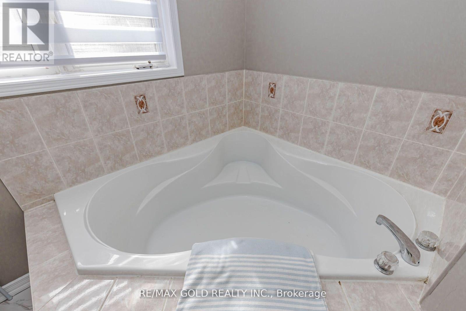 23 WILD INDIGO CRESCENT - 34