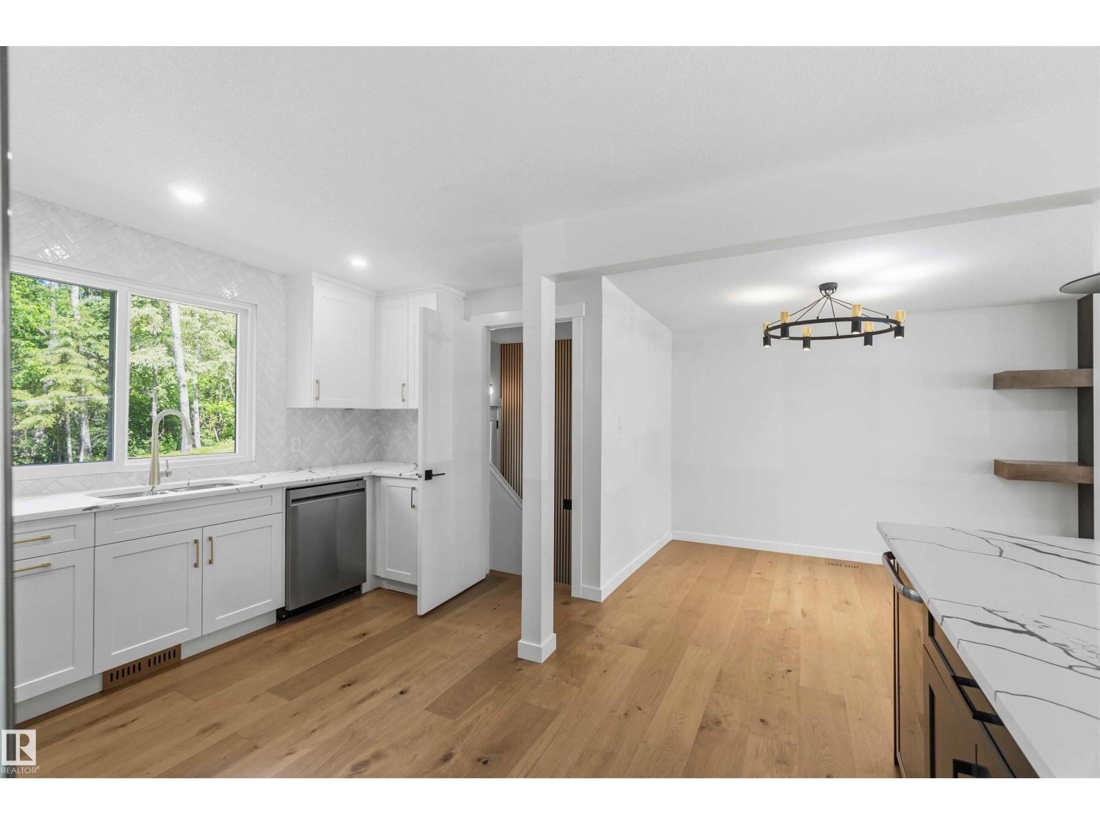 19 GREENBRIER CR — photo 28
