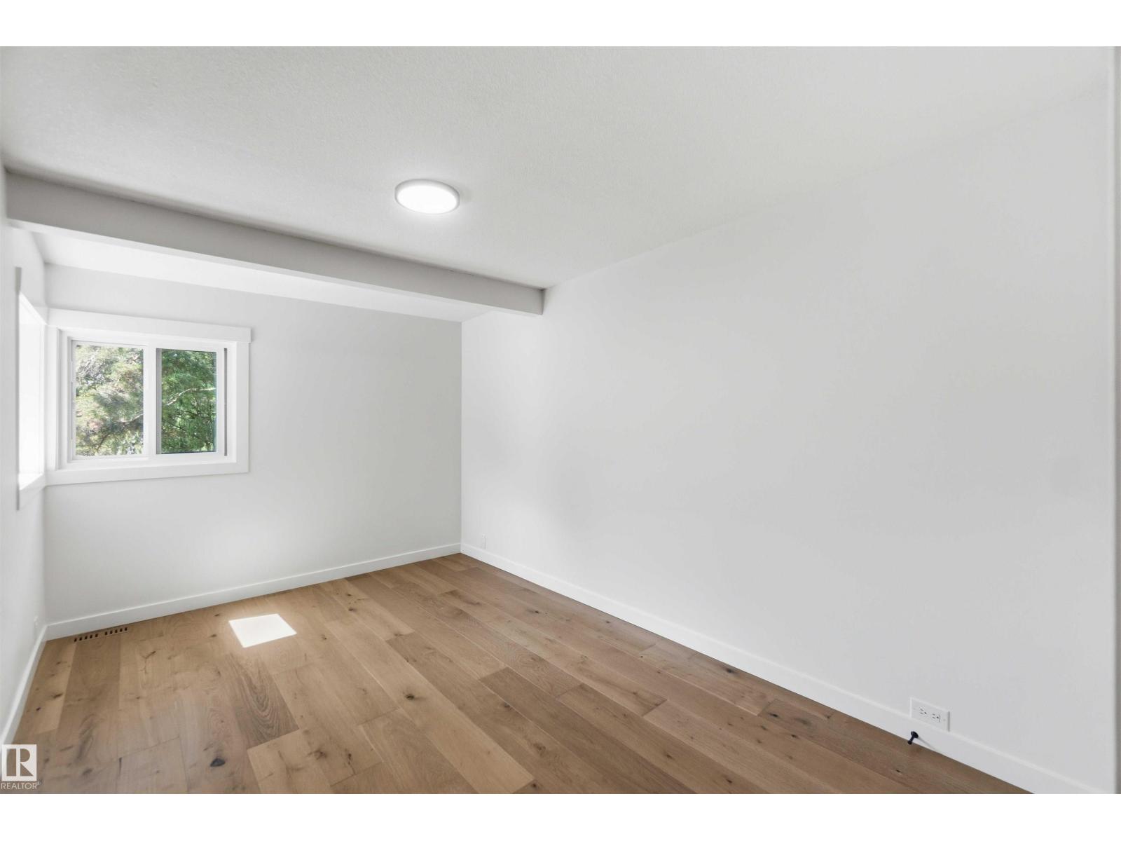 19 GREENBRIER CR — photo 40