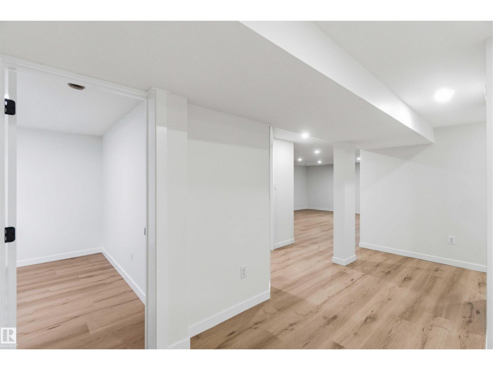 19 GREENBRIER CR — photo 47