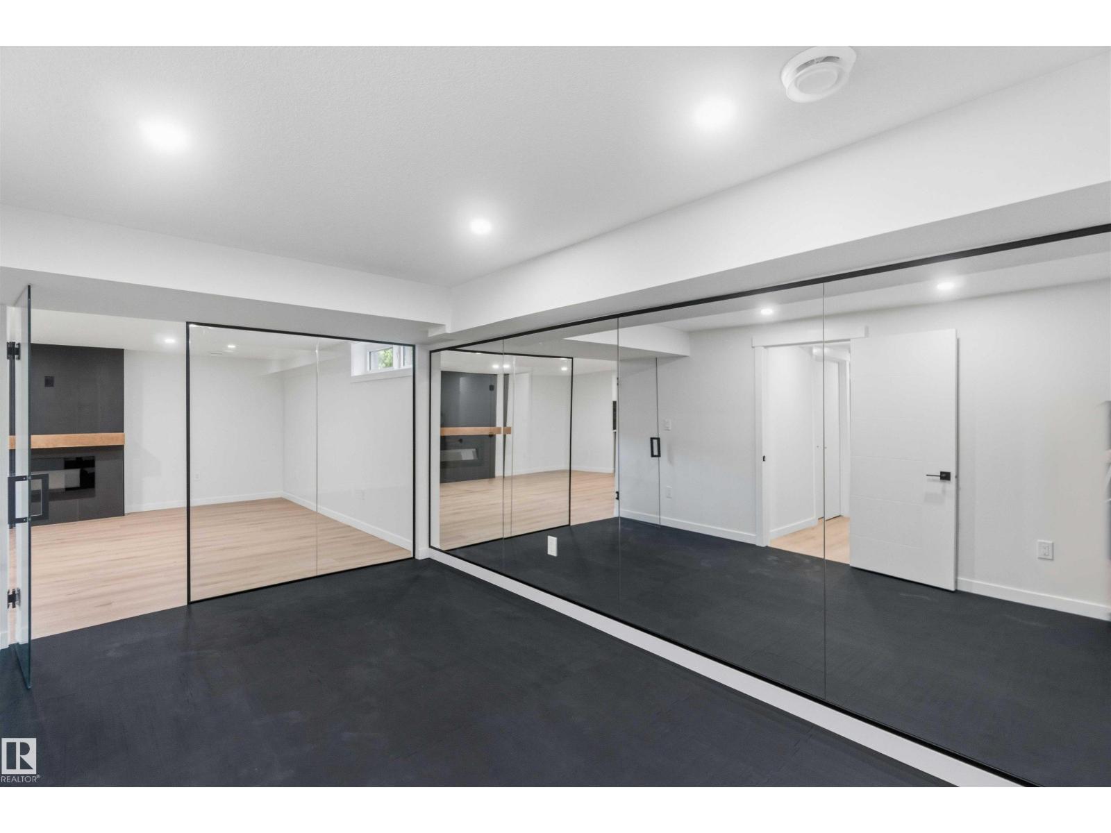 19 GREENBRIER CR — photo 52