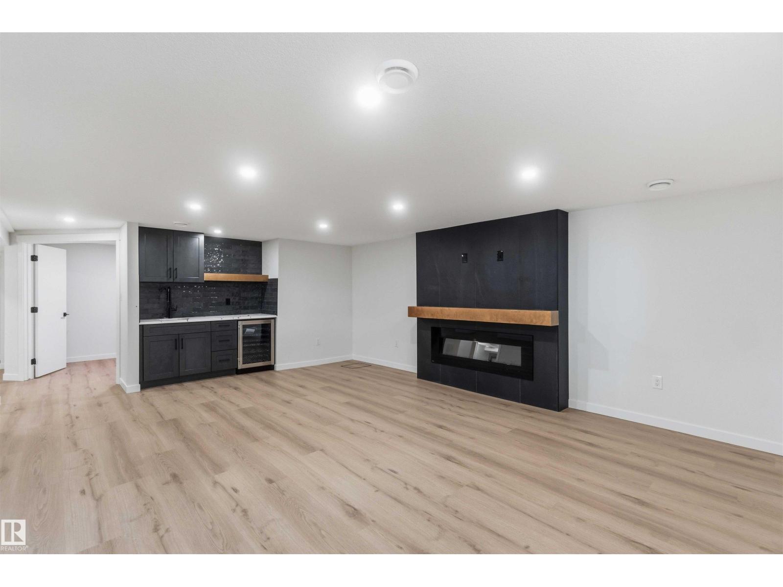 19 GREENBRIER CR — photo 57