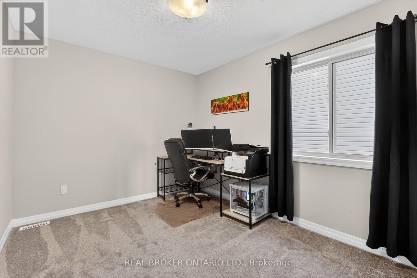 48 CURREN CRESCENT - 28