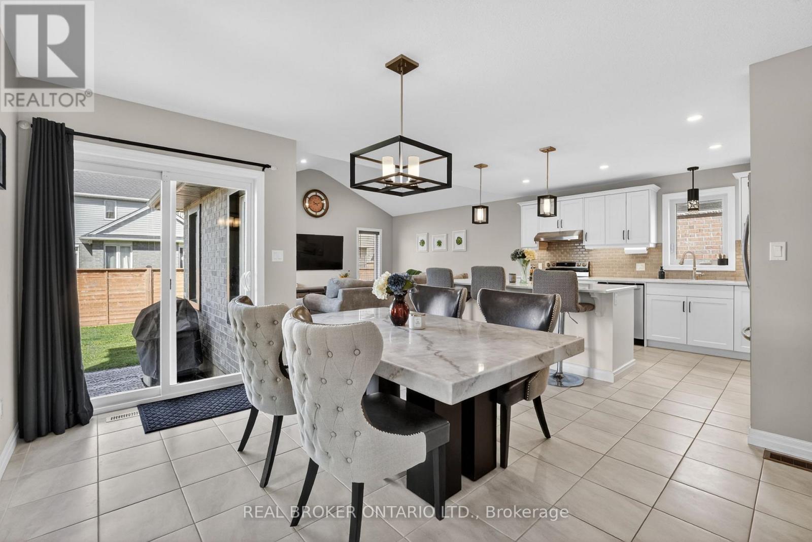 48 CURREN CRESCENT - 3
