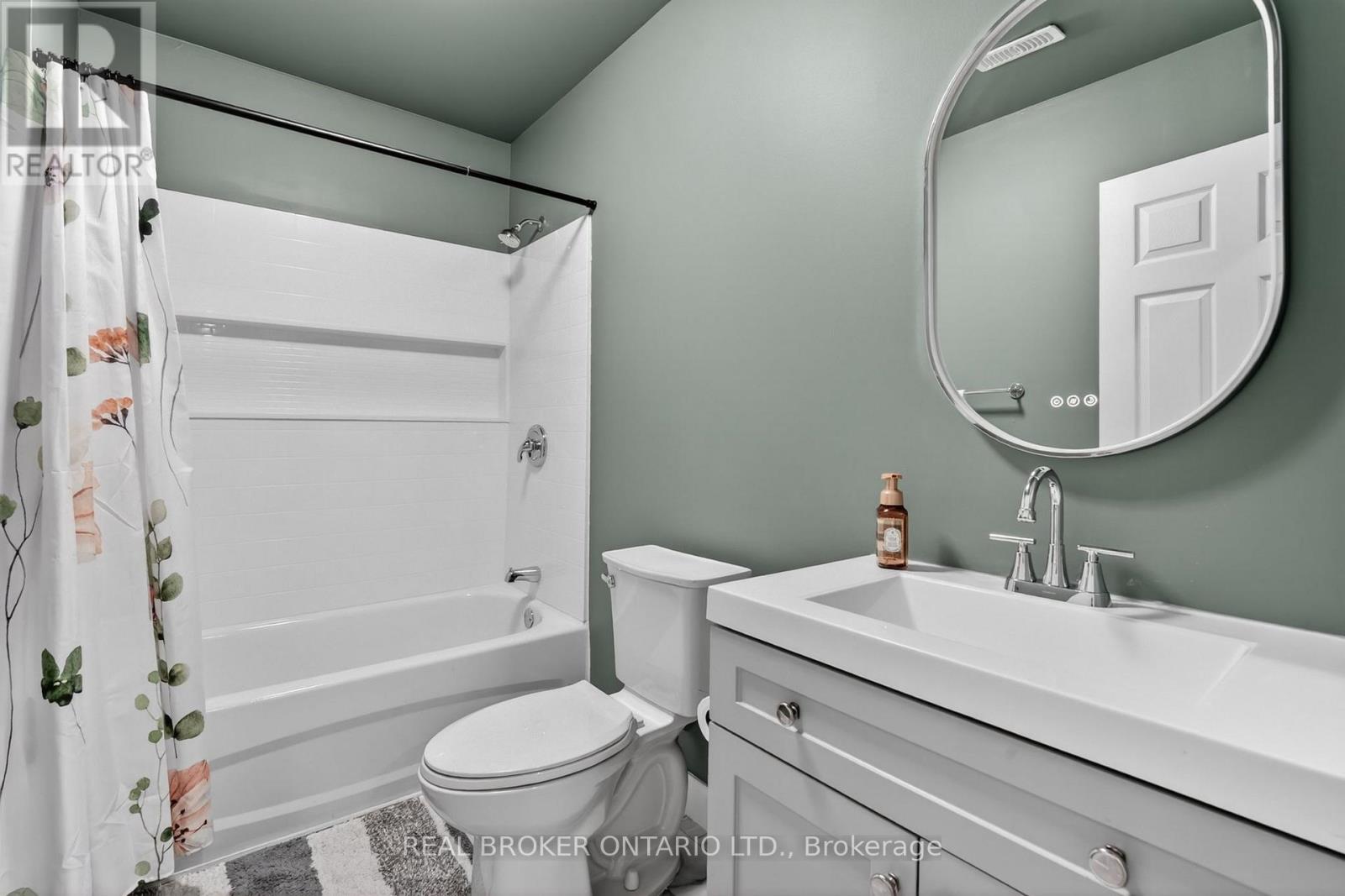 48 CURREN CRESCENT - 38