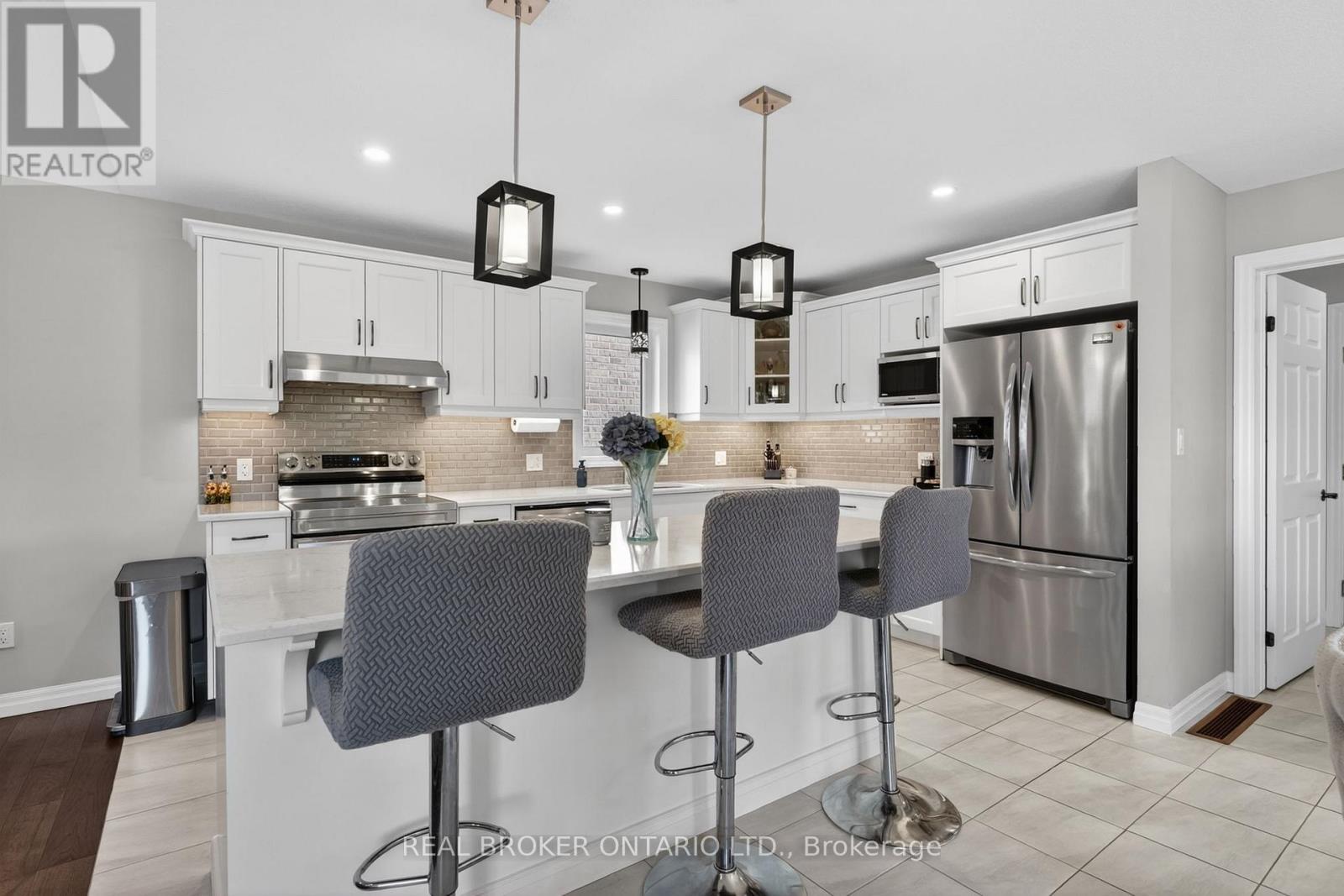48 CURREN CRESCENT - 4