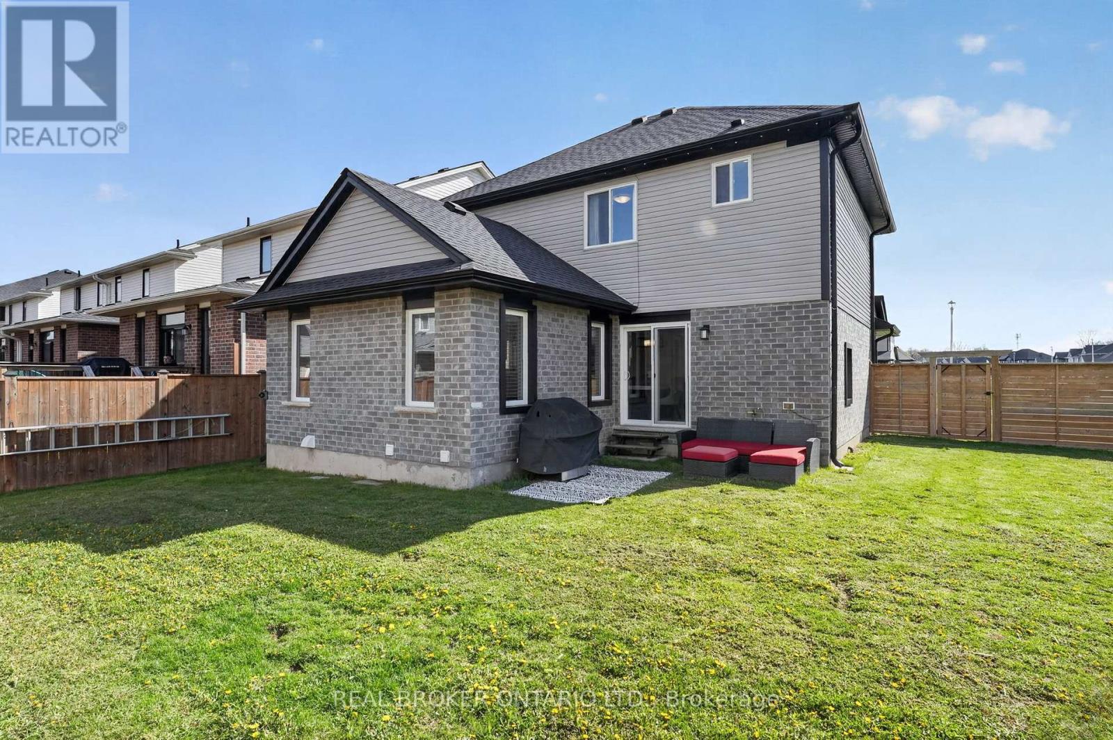 48 CURREN CRESCENT - 42