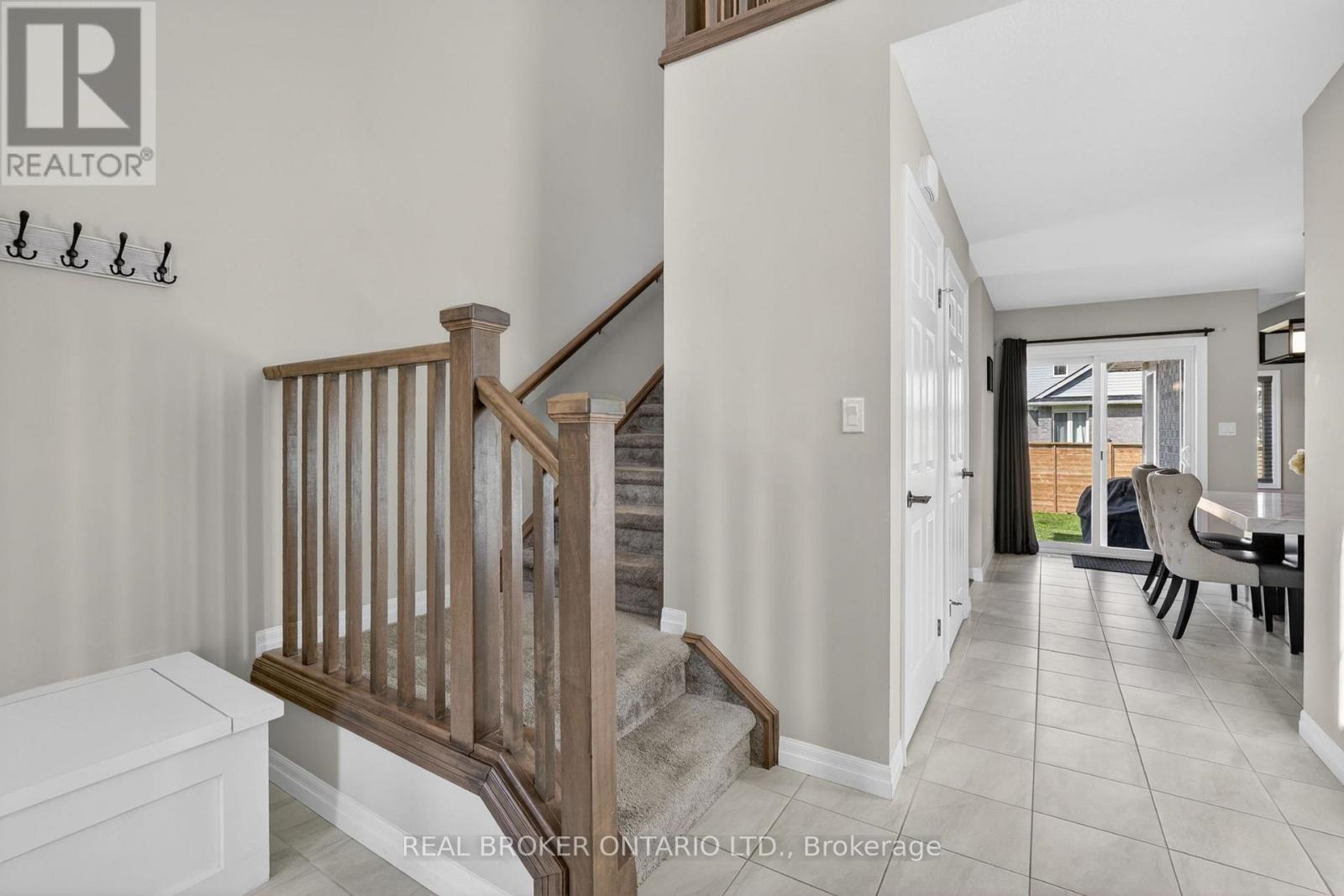 48 CURREN CRESCENT - 9