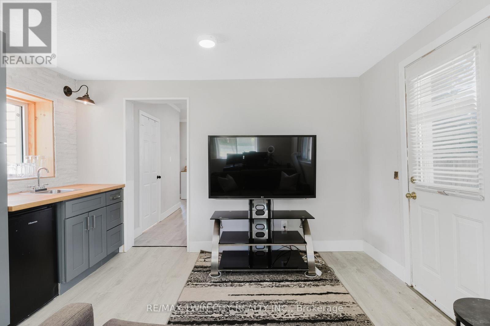 35 SHADE STREET - 14