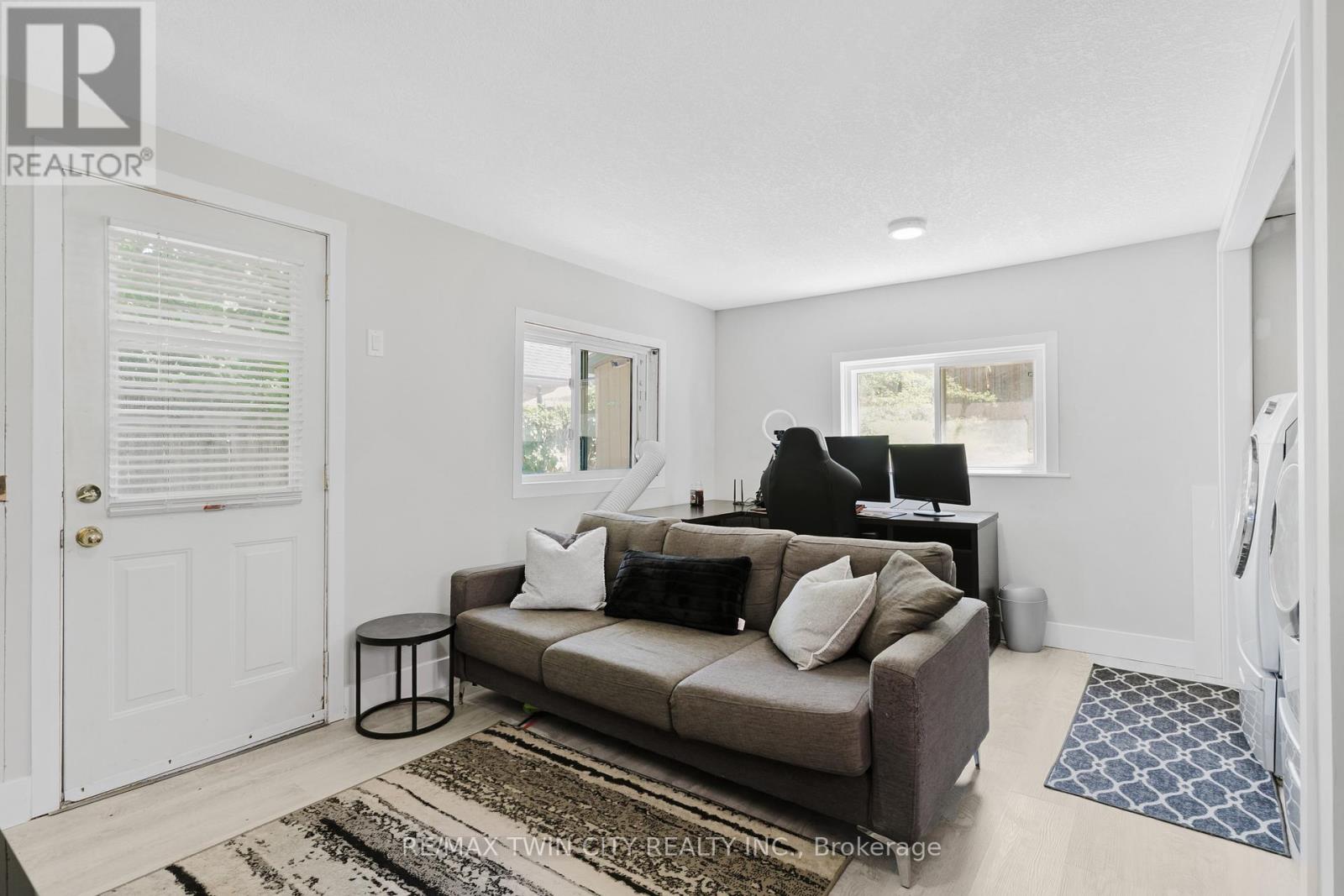 35 SHADE STREET - 15