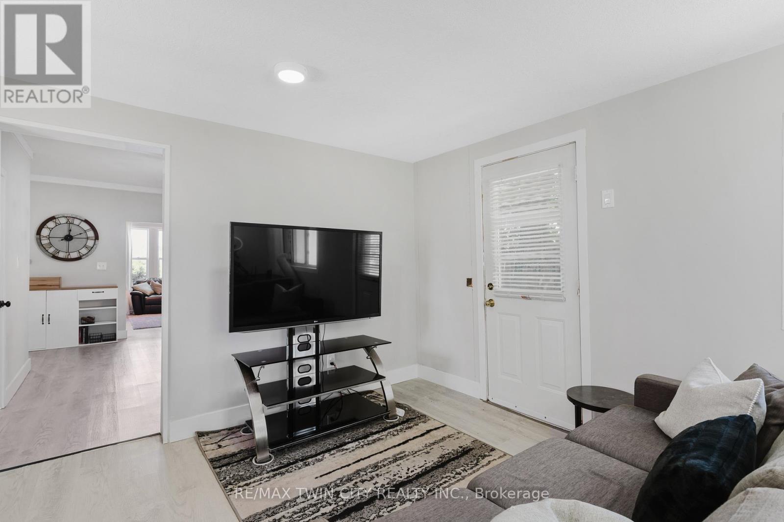 35 SHADE STREET - 16