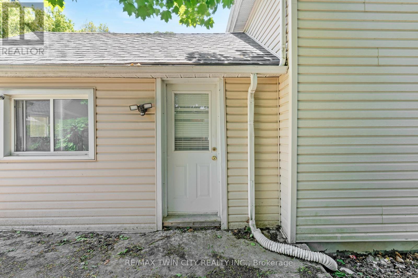 35 SHADE STREET - 24