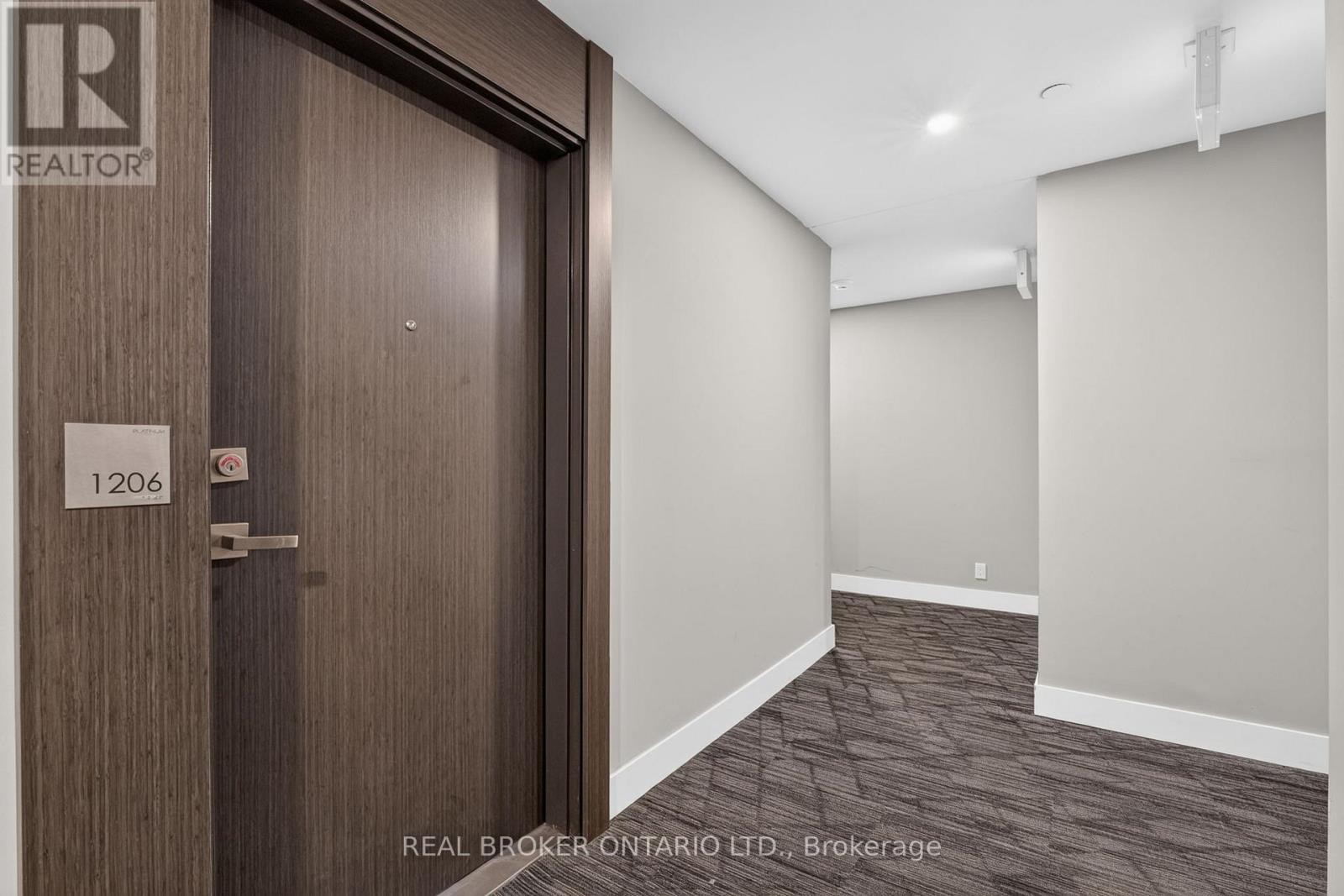 #1206 15 QUEEN STREET S - 3