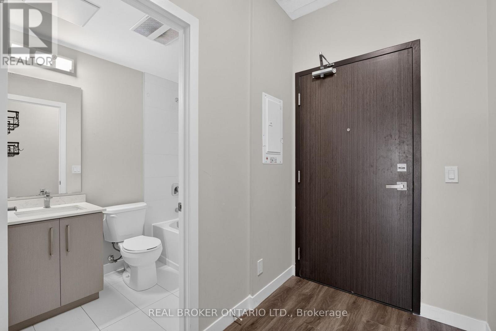 #1206 15 QUEEN STREET S - 4