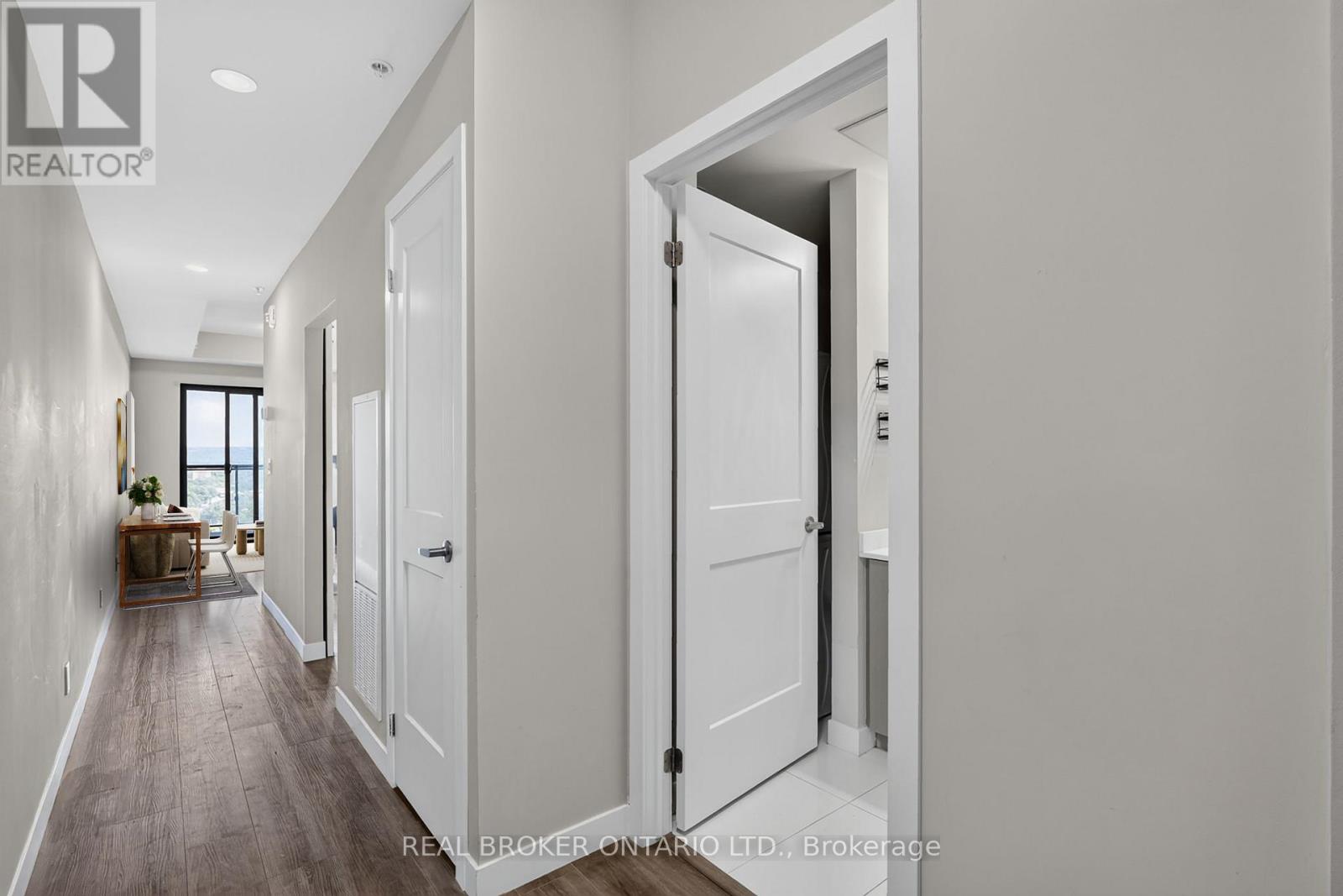 #1206 15 QUEEN STREET S - 7