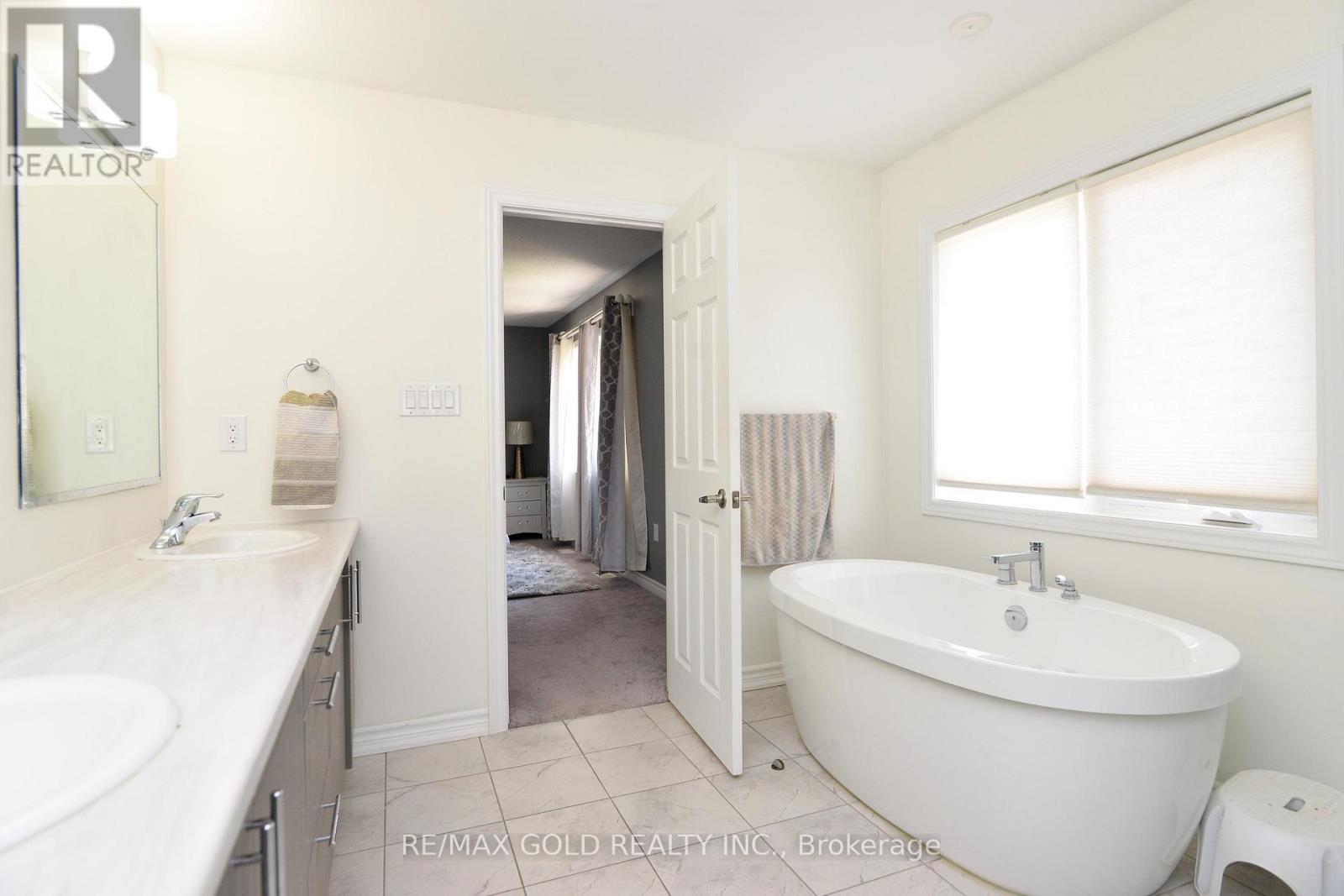 133 HARPIN WAY E - 30