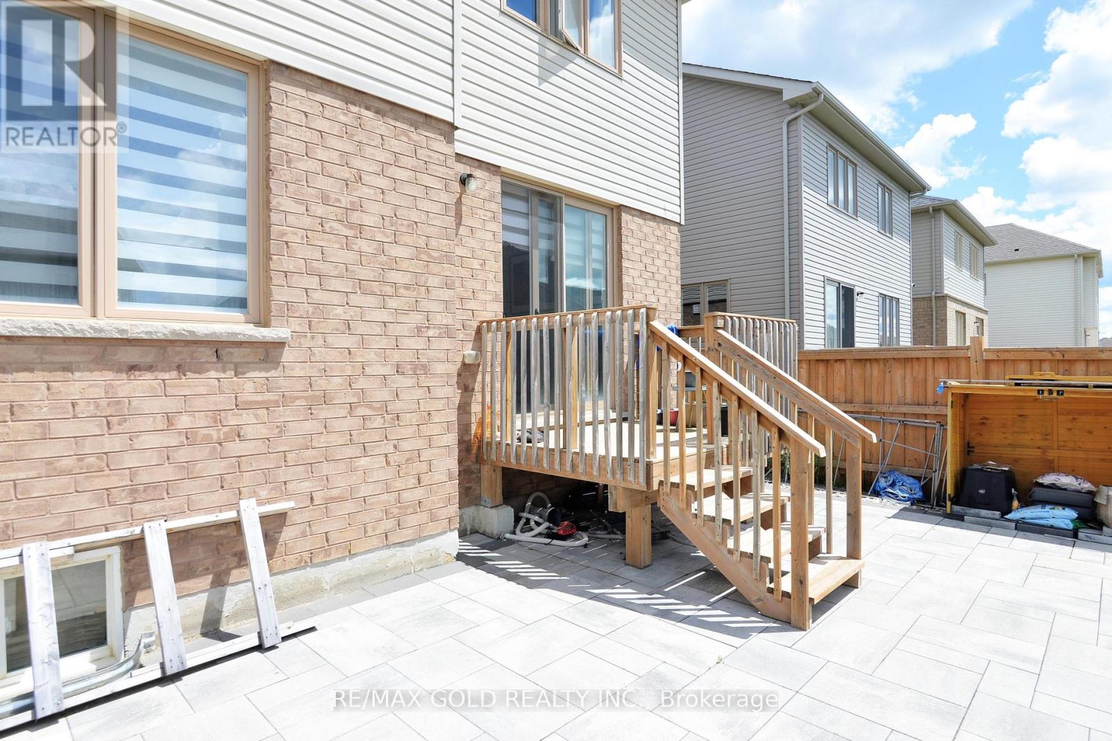 133 HARPIN WAY E - 35