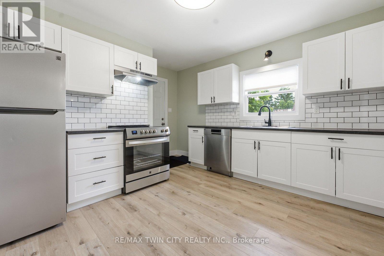 249 CLARENCE STREET - 11