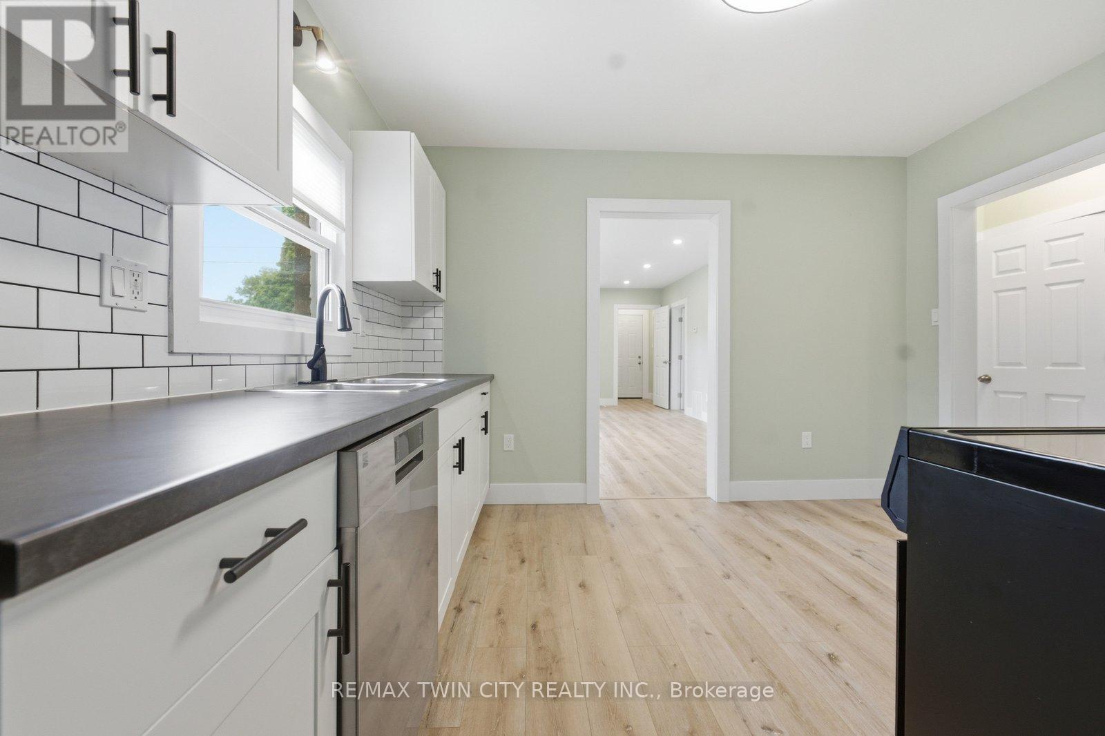 249 CLARENCE STREET - 15
