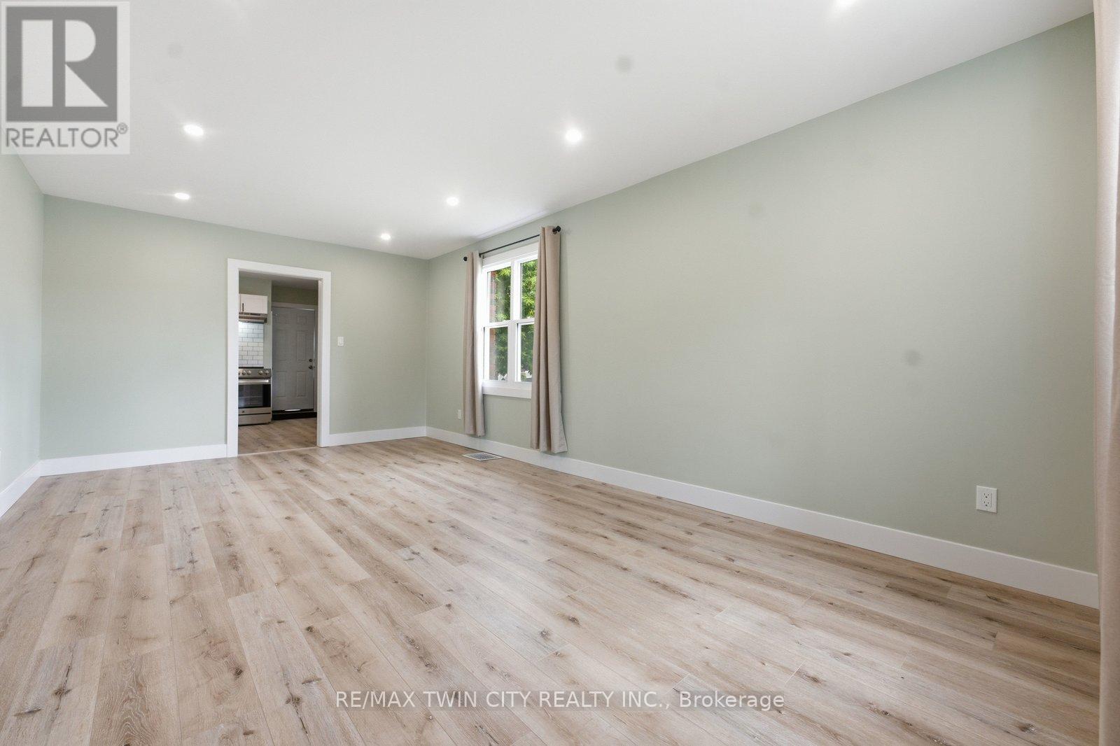 249 CLARENCE STREET - 17