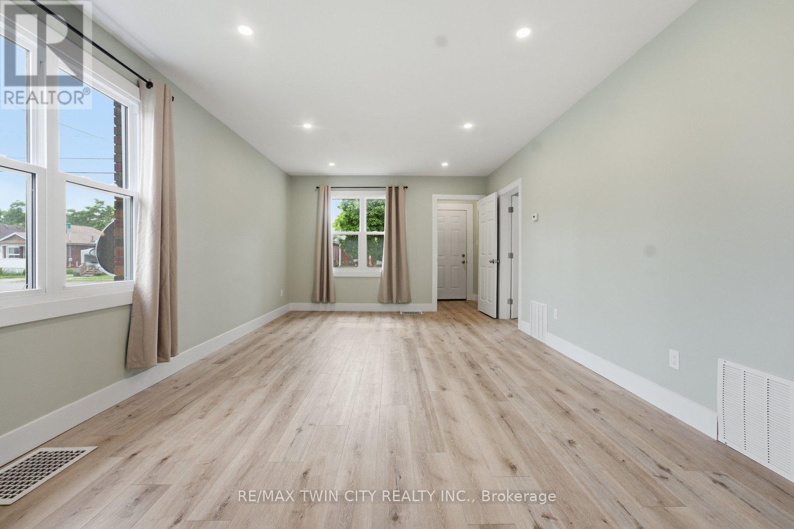 249 CLARENCE STREET - 19