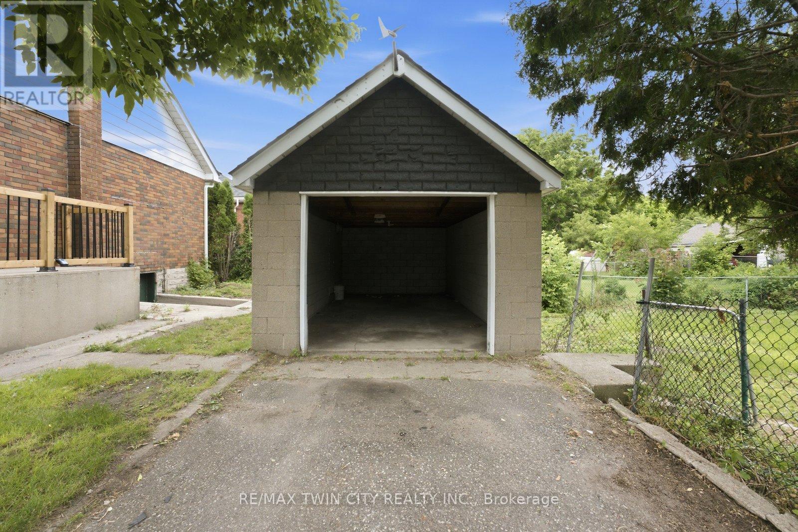 249 CLARENCE STREET - 25