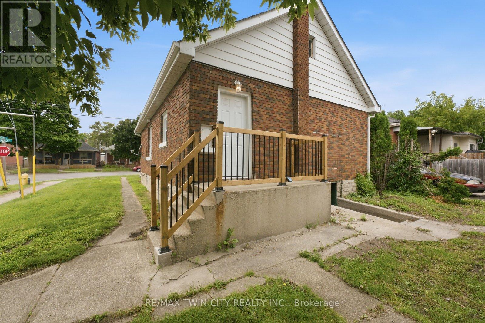 249 CLARENCE STREET - 26