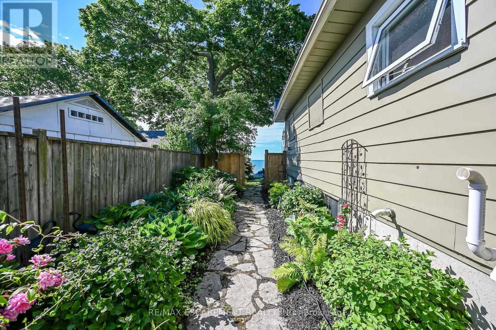 108 LAKESIDE DRIVE - 27