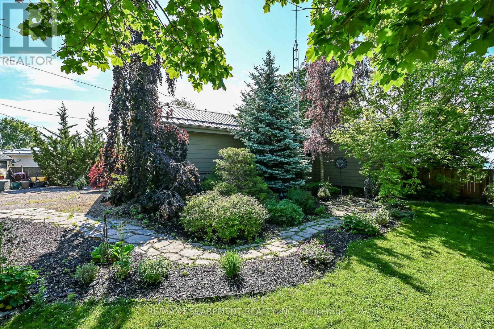 108 LAKESIDE DRIVE - 5