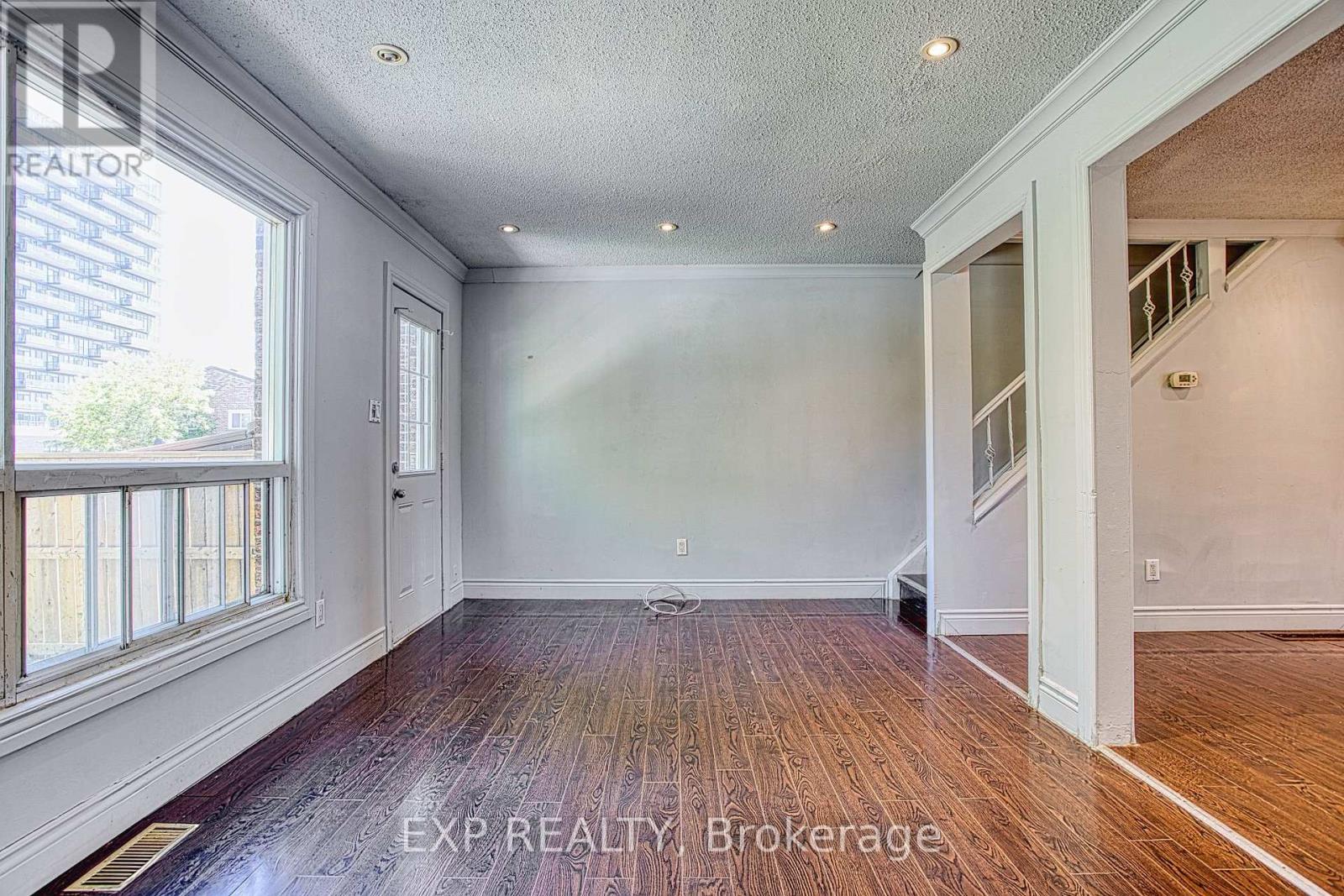 #85 75 BERKINDALE DRIVE - 17