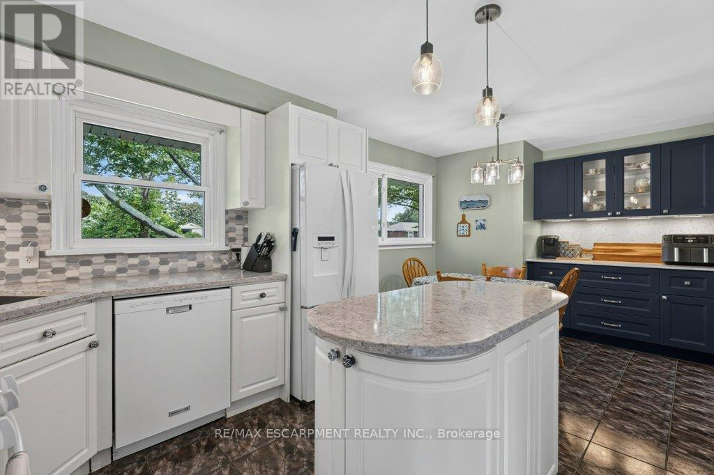15 ROXANNE DRIVE - 15