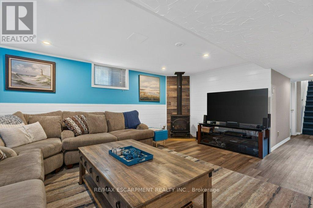 15 ROXANNE DRIVE - 18