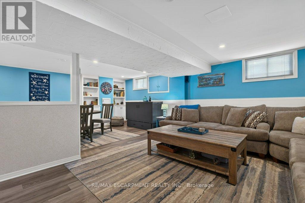 15 ROXANNE DRIVE - 20