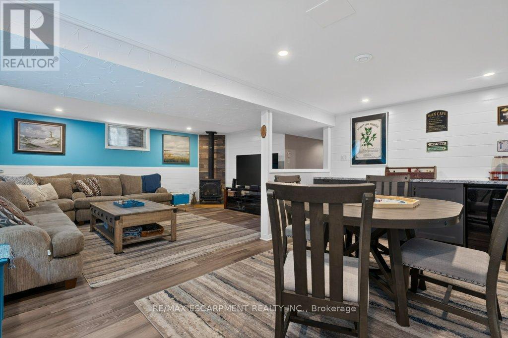15 ROXANNE DRIVE - 22