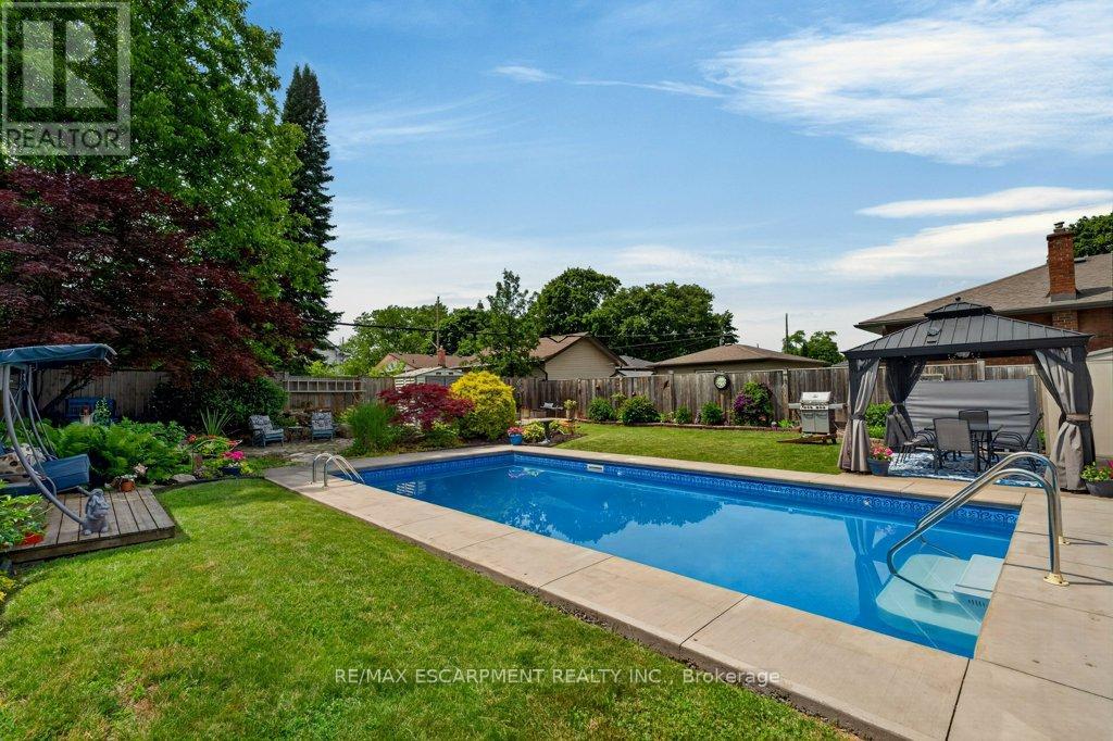 15 ROXANNE DRIVE - 25