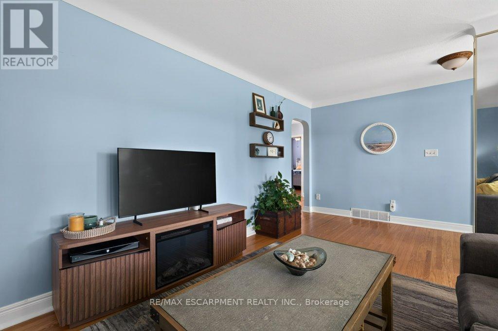 15 ROXANNE DRIVE - 6