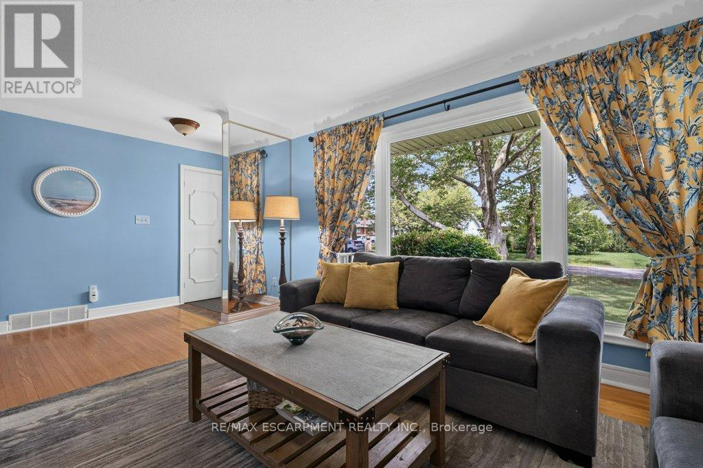 15 ROXANNE DRIVE - 7