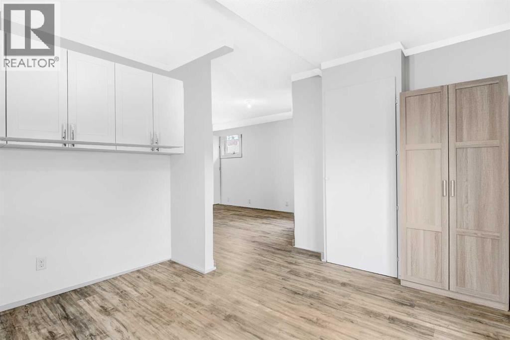 10320 105 Avenue - 4