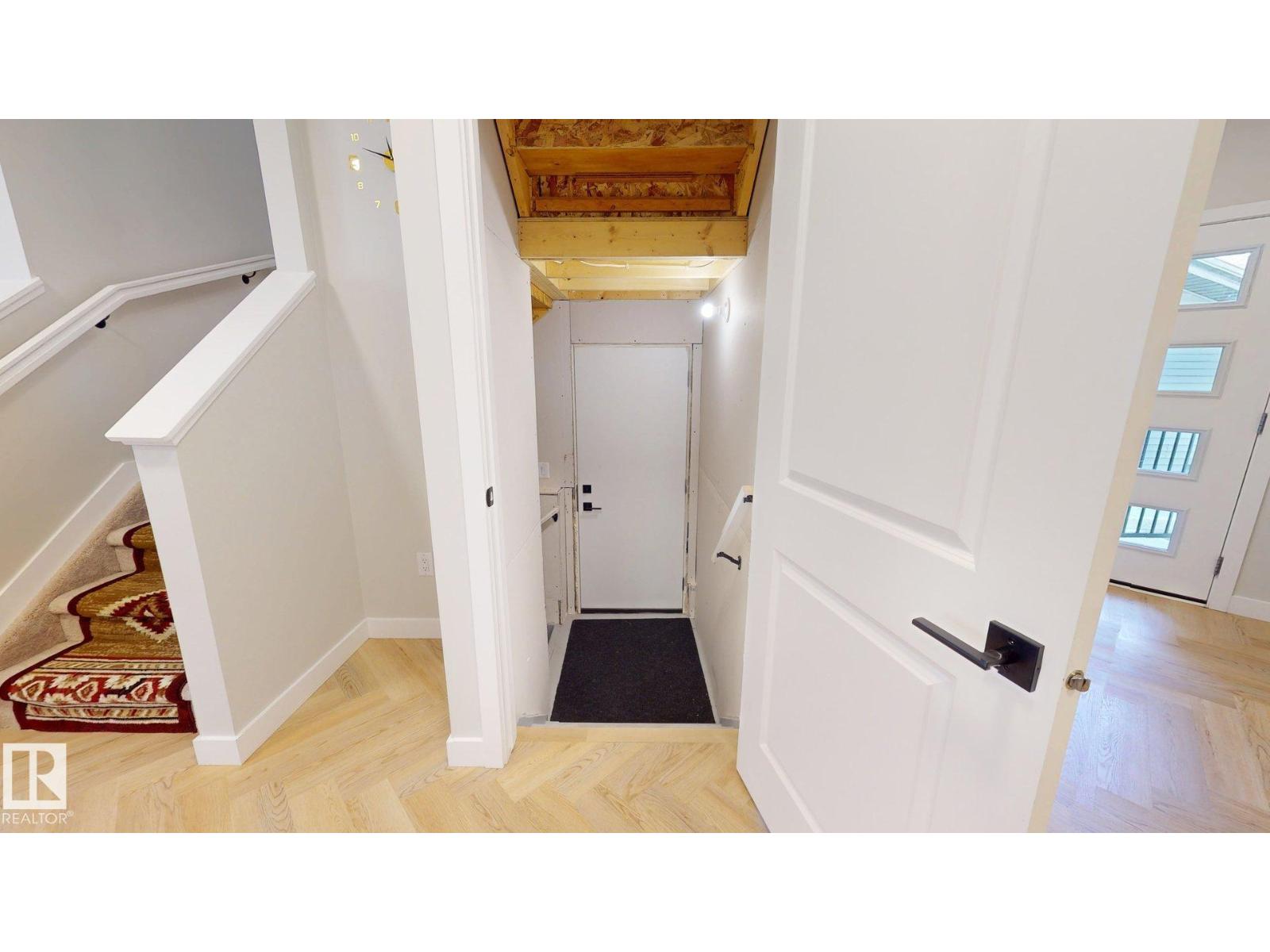 6404 27 AV SW - 21