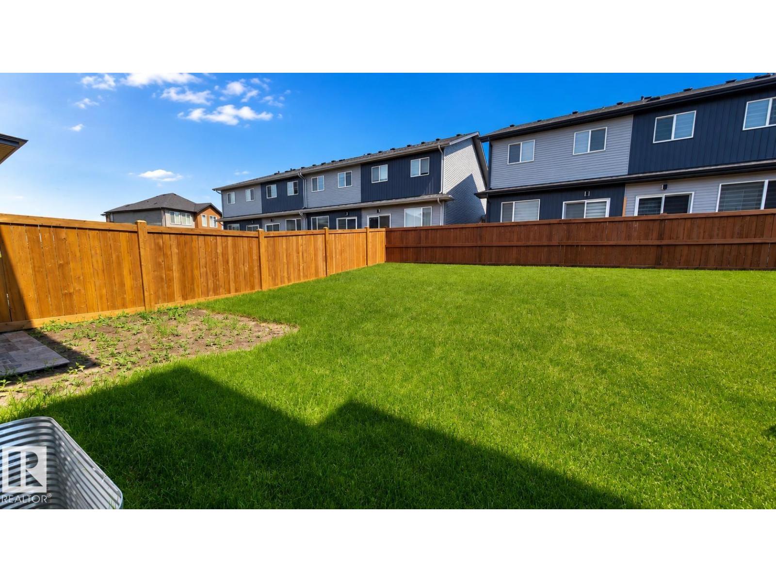 6404 27 AV SW - 24