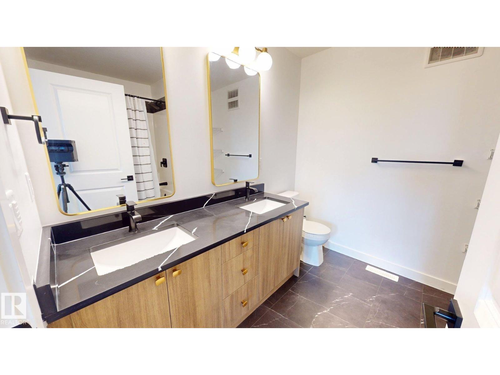 6404 27 AV SW - 11