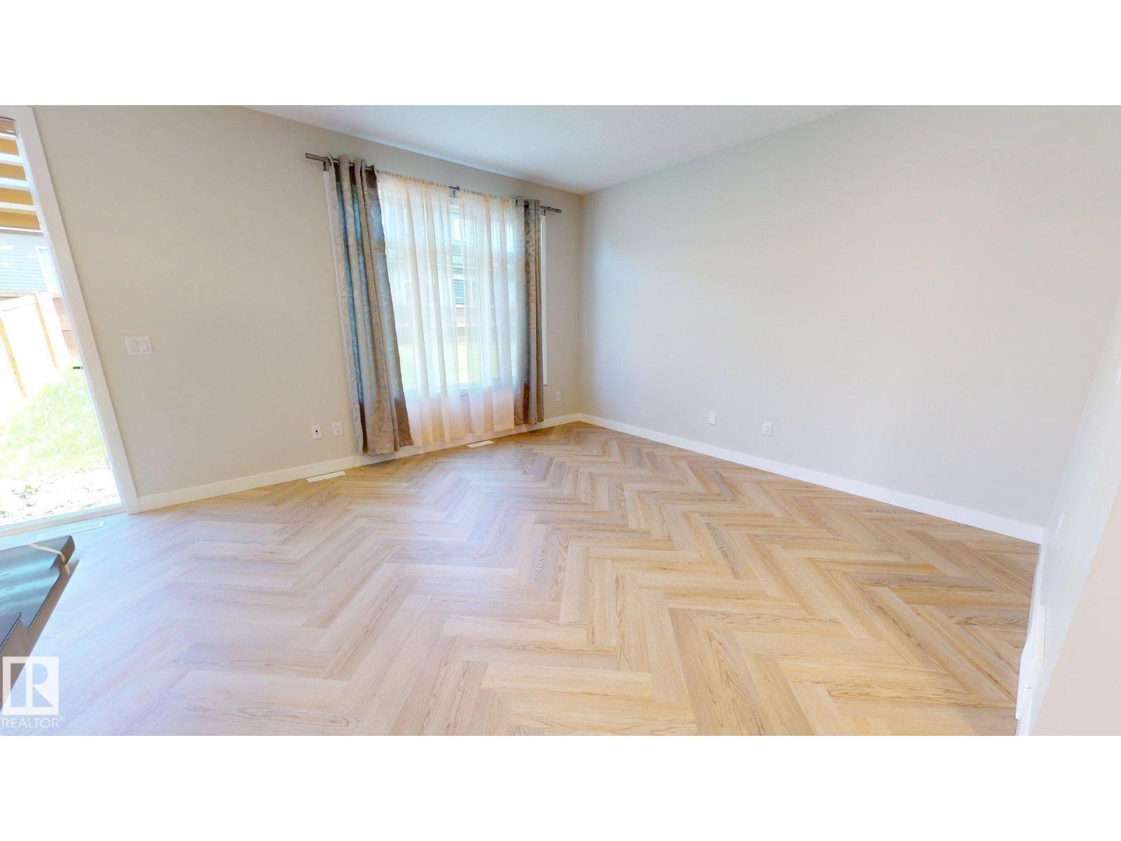 6404 27 AV SW - 7