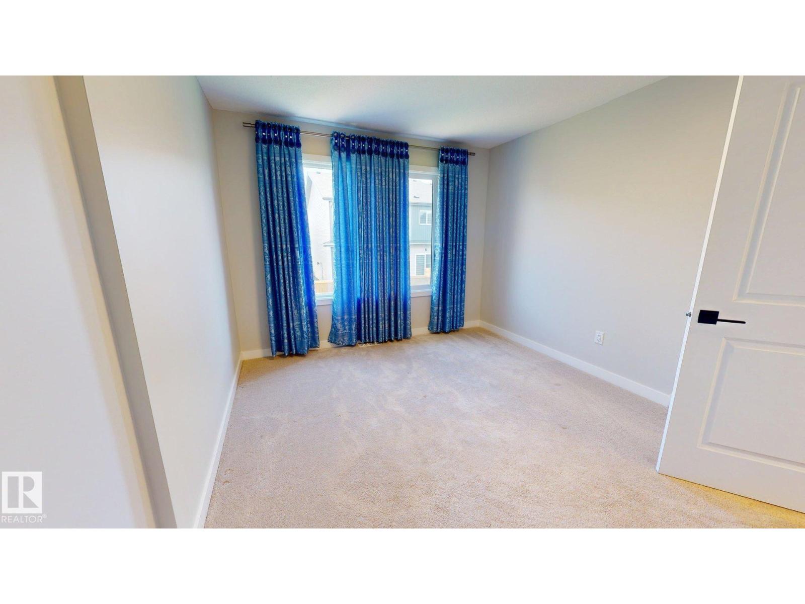 6404 27 AV SW - 16