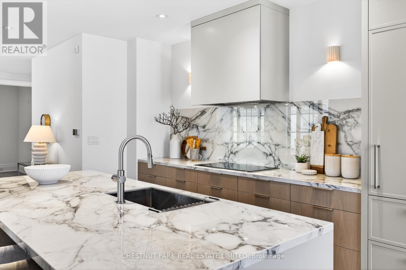 #202 77 CLARENDON AVENUE - 14