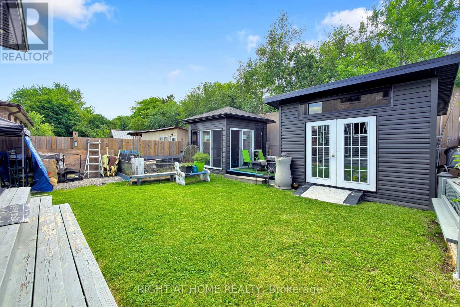 41 FLAMINGO CRESCENT - 35